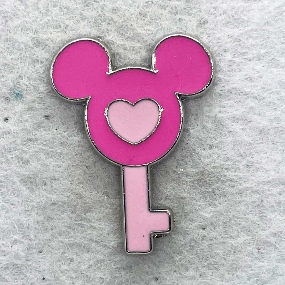 🔮 5/$25 Disney Mickey Mouse Icon Key Pin